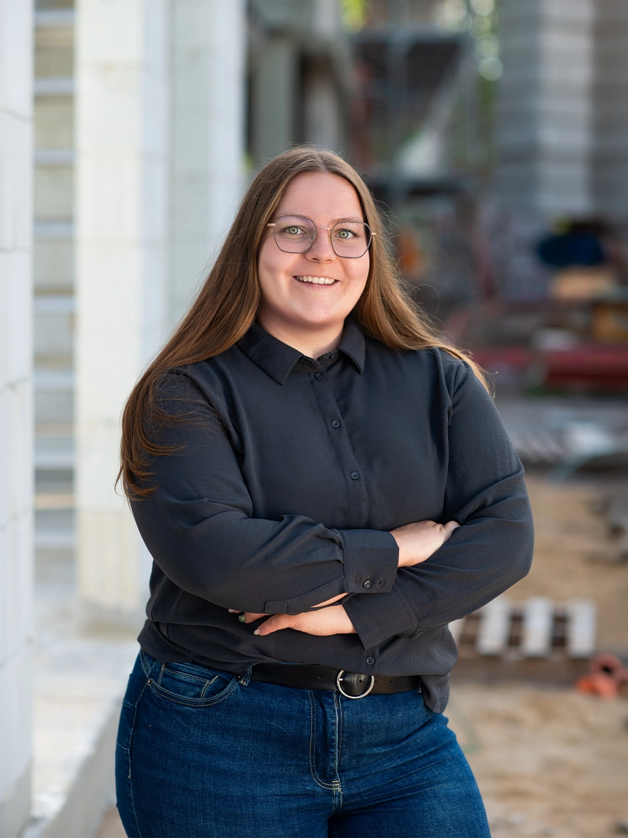Lisa Poppe, Projektbetreuung bei der Arthemos GmbH