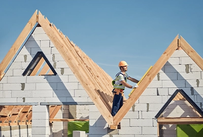 Zimmerer als Subunternehmer für Holzbau und Dachkonstruktionen